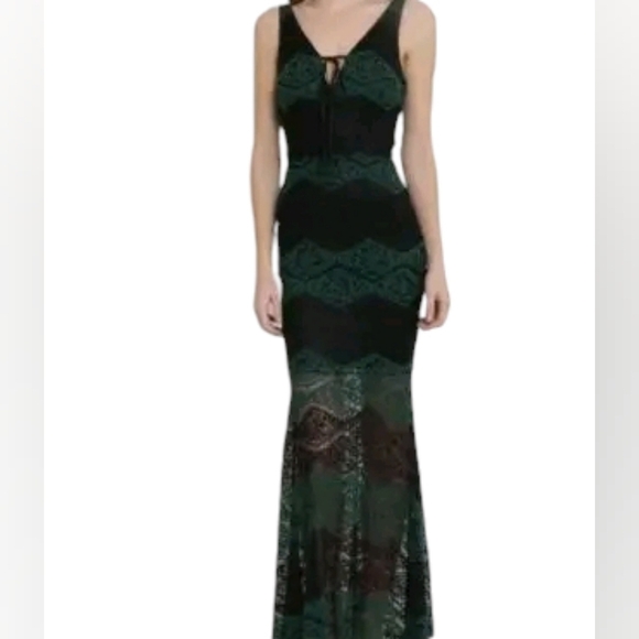 Clara Story Lace Mermaid Maxi Dress Wine/Black NWT - Picture 6 of 12